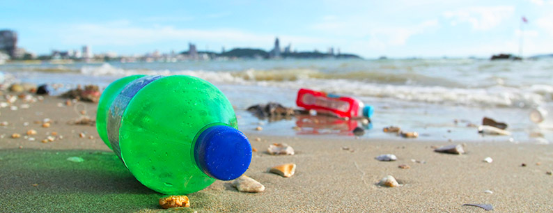 Milioni di tonnellate di plastica riversate nel mare