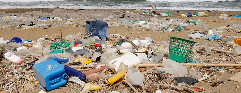 Inquinamento da plastica sulle spiagge